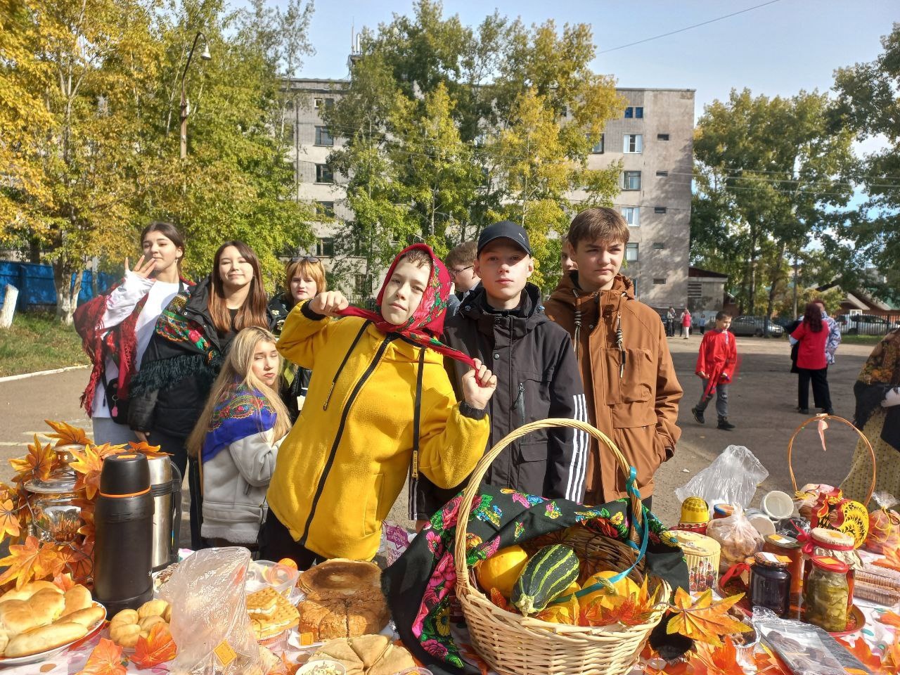 Ярмарка! Ярмарка! Весёлая и яркая!.